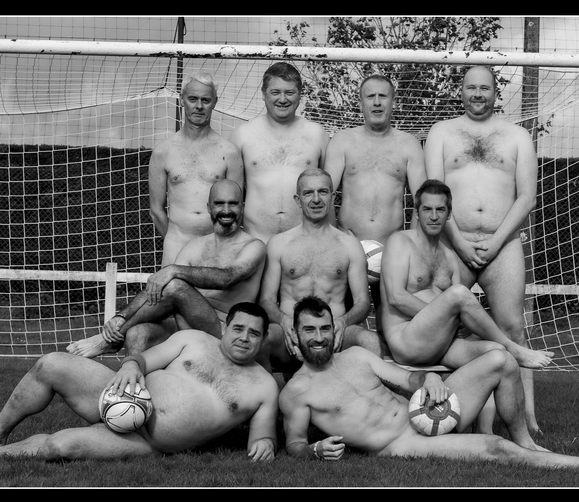 Apr s Les Dieux Du Stade Les Vieux Du Stade Des Footballeurs Amateurs Posent Nus Pour La Bonne Cause